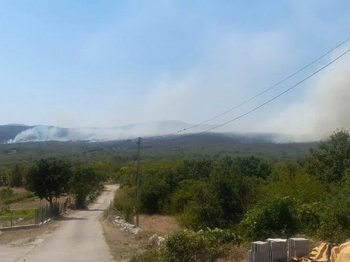 Jedan ili dva helikoptera bit će prebačeni na gašenje požara u Bileći