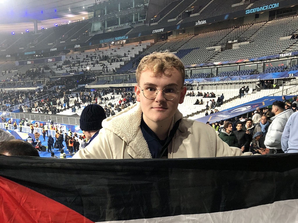 Jedini je uspio unijeti zastavu Palestine na stadion, danas je hit na mrežama