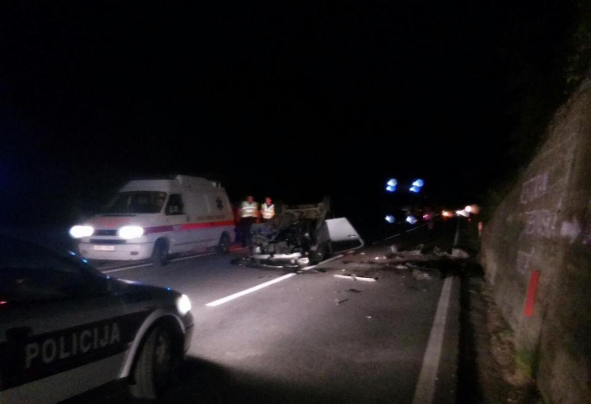 Jedna osoba poginula u sudaru kod Cazina, obustavljen saobraćaj