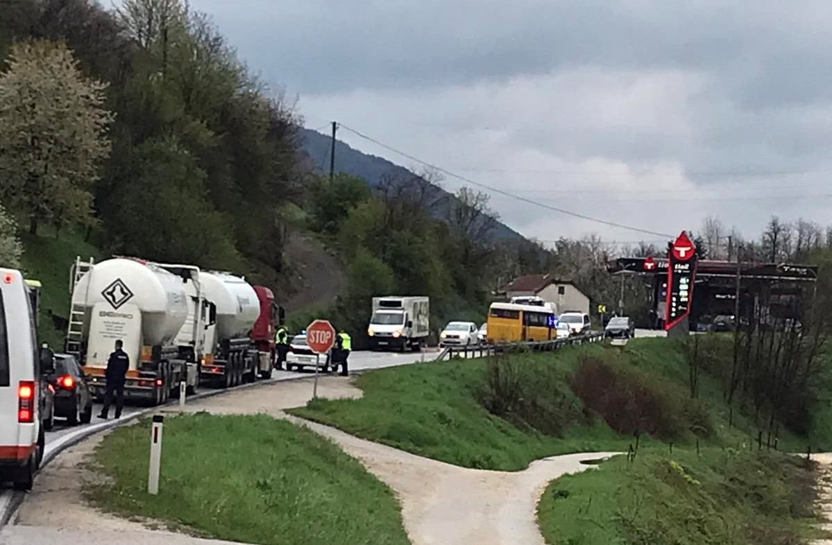 Jedna osoba poginula u sudaru tri vozila na ulazu u Travnik