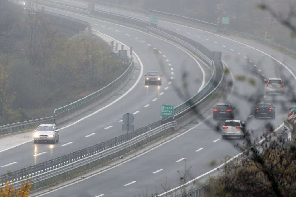 Jutros slabiji promet vozila, mjestimično magla