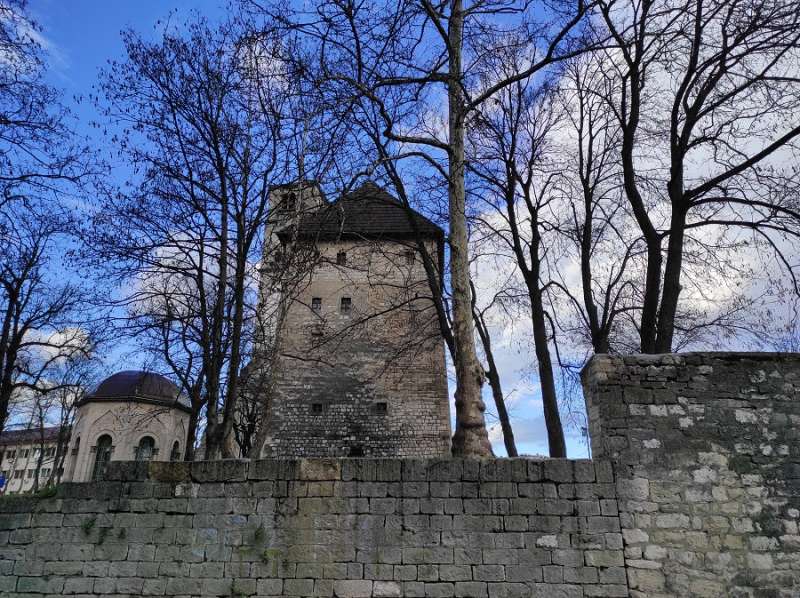 Kapetanova kula - nacionalni spomenik BiH i čuvar grada na Uni