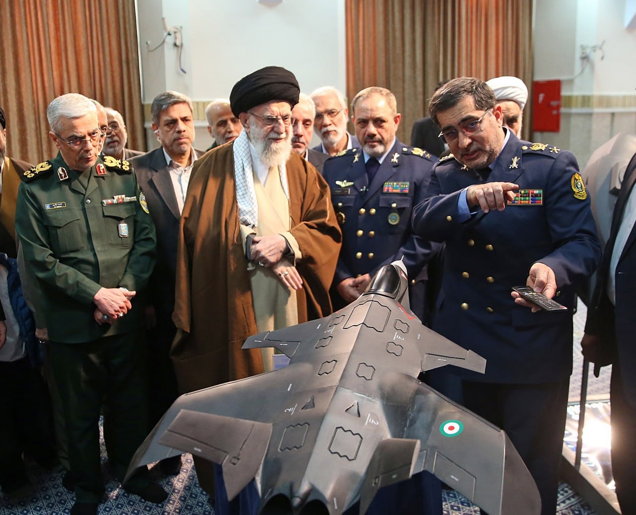 Khamenei: Iran mora dalje razvijati vojsku, naši neprijatelji se boje naše moći