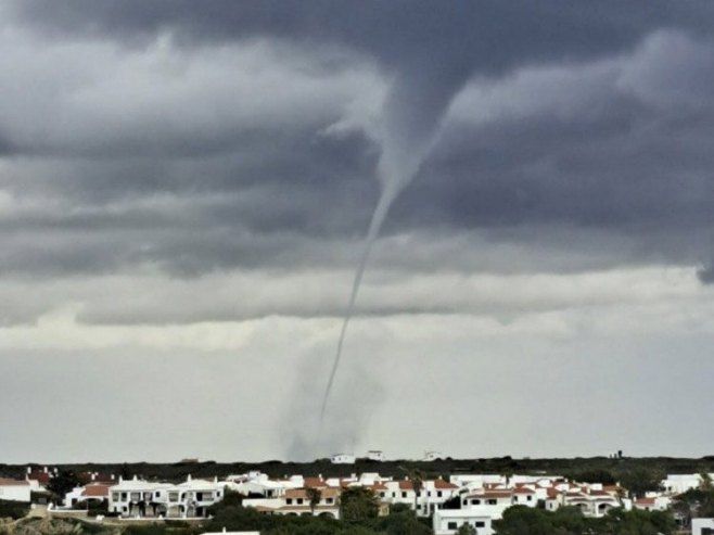 Kina na udaru tornada, poginula jedna osoba