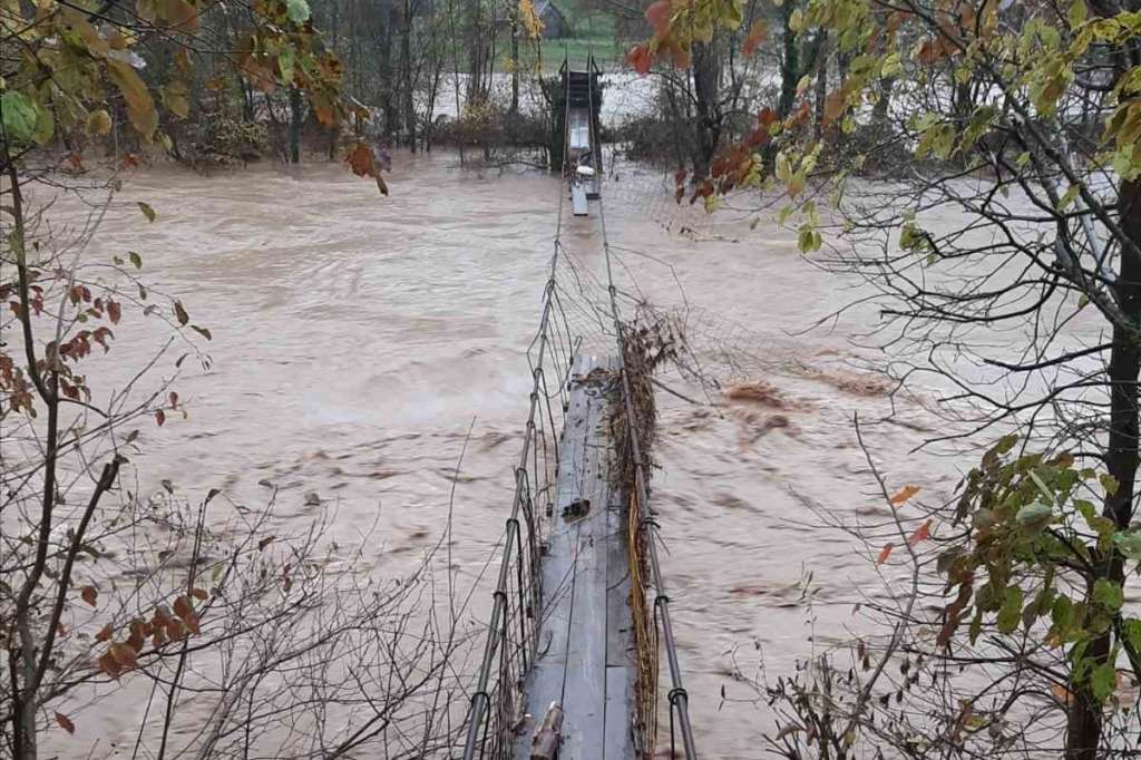 Kiša izazvala probleme u Konjicu, situacija nije alarmantna