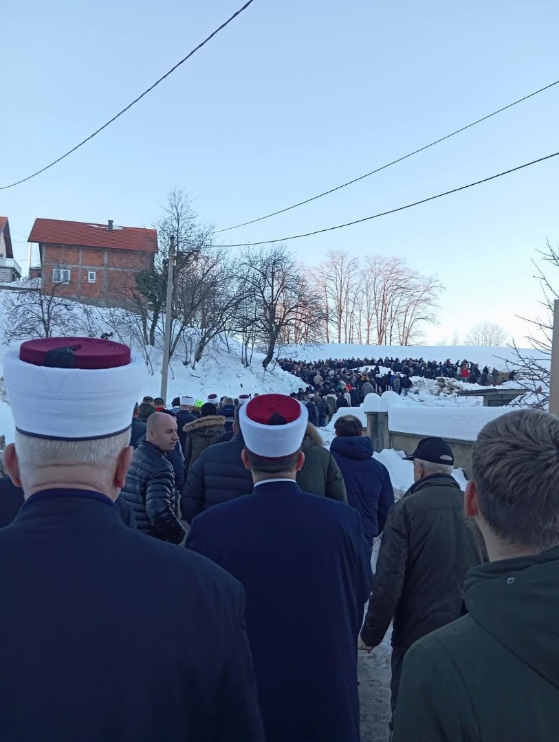 Klanjanja dženaza porodici Čeliković iz Teočaka