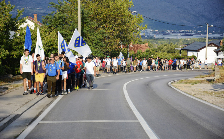 Kod Mostara održan marš 'Pet zlatnih ljiljana'