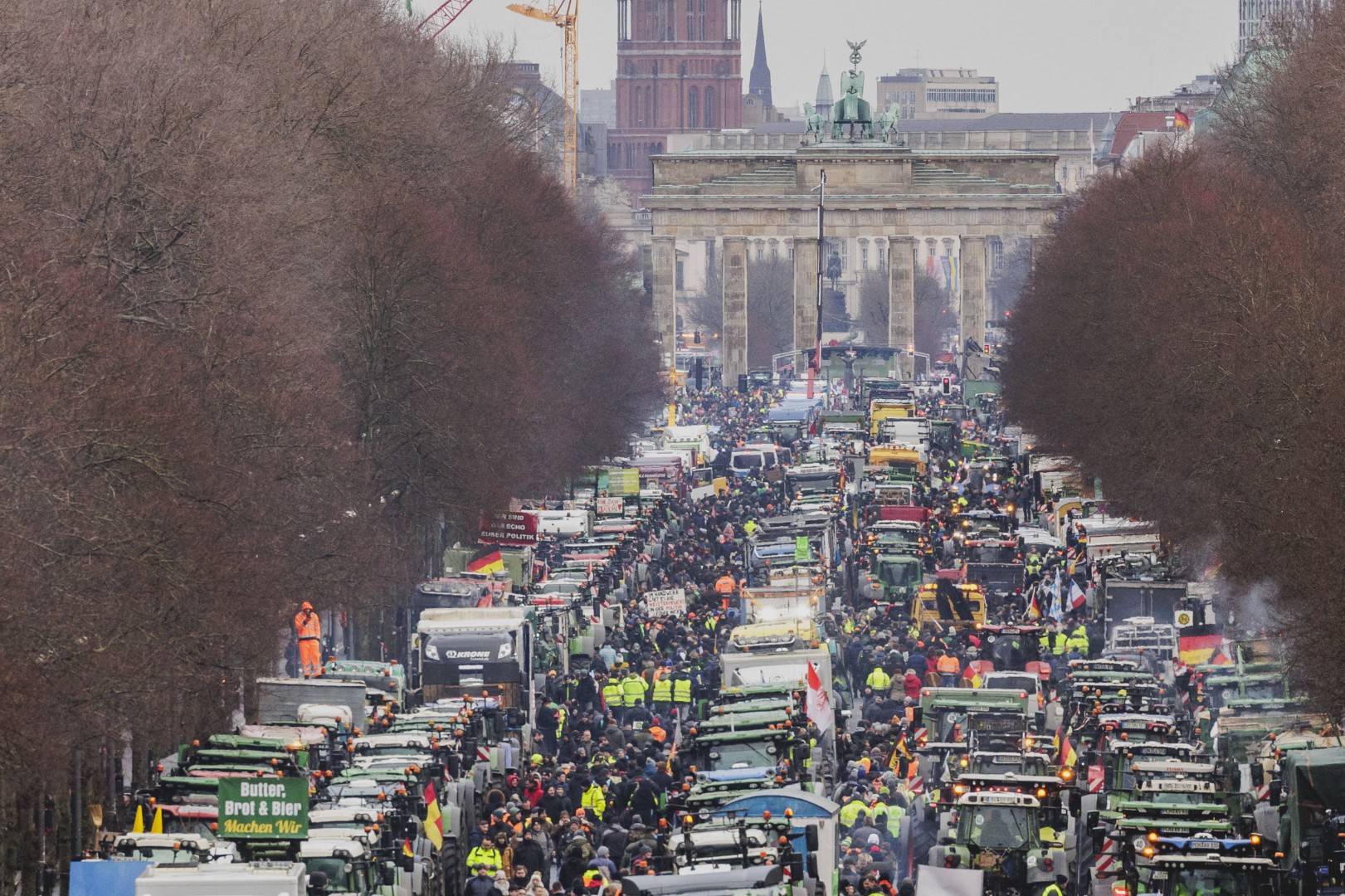 Kolaps u Berlinu: Počeo veliki protest, 5000 traktora i kamiona