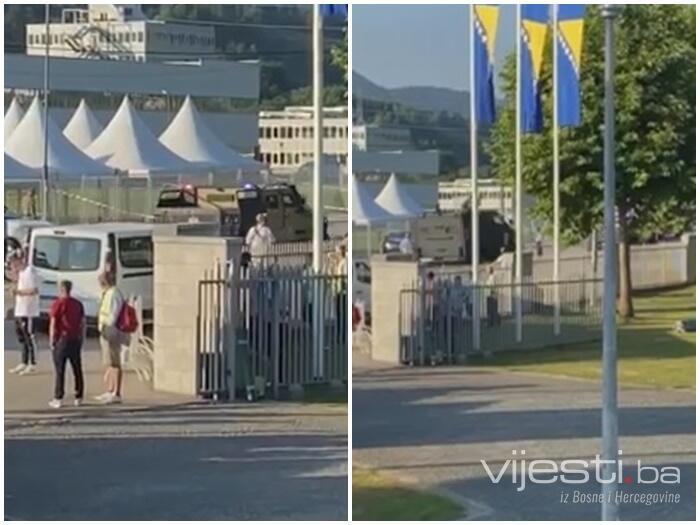 Kolona oklopnih vozila policije RS jutros rano u Potočarima