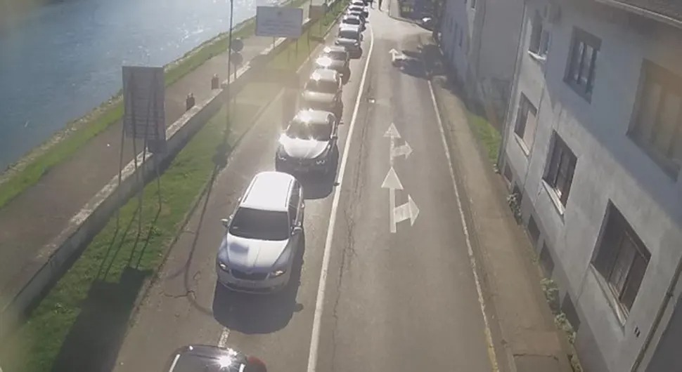 Kolone vozila na granici prema Hrvatskoj, zatvoren prelaz u Gradini