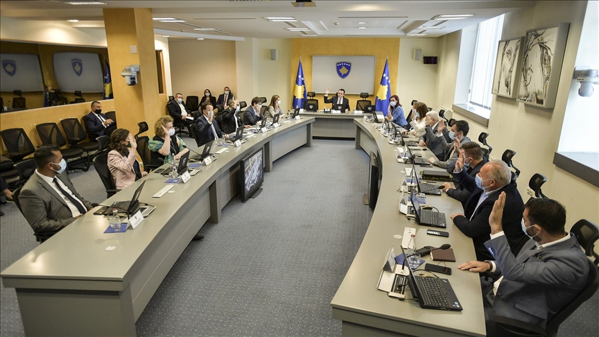 Kosovo uvodi policijski sat, odlaže se školska godina