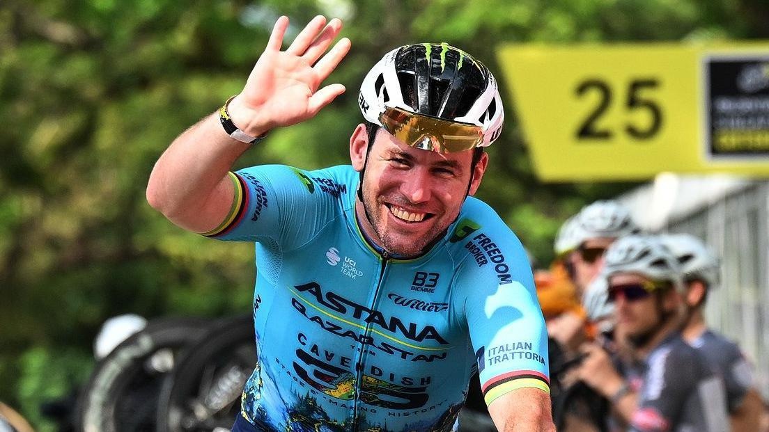 Kraj jedne ere: Mark Cavendish slavi pobjedu na oproštajnoj utrci