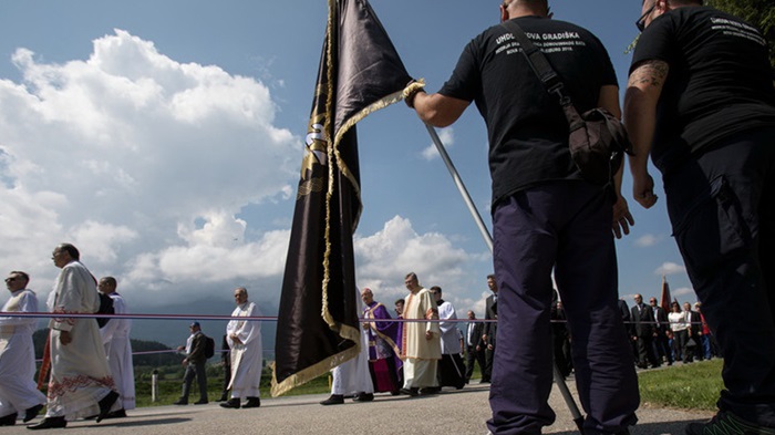 Lakše je upravljati masama na krilima nacionizma