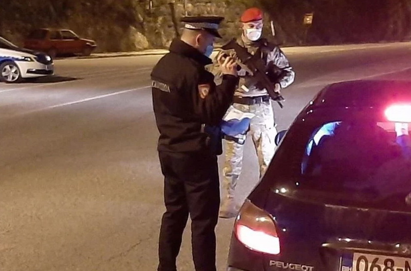 Laktaši: Pijani muškarac dva puta bježao policiji, vrijeđao ih tokom hapšenja