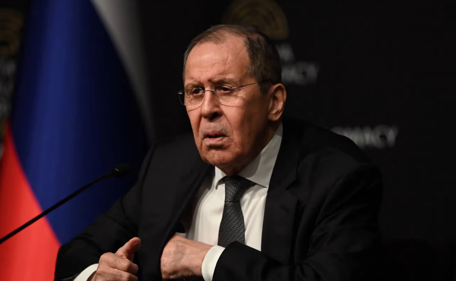 Lavrov: Neprihvatljivi razgovori o pitanjima Krima i Donbasa