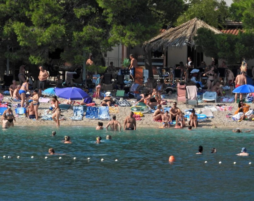 Grci ogorčeni ponašanjem turista: 'Mijenjanje pelena, narodnjaci...' 