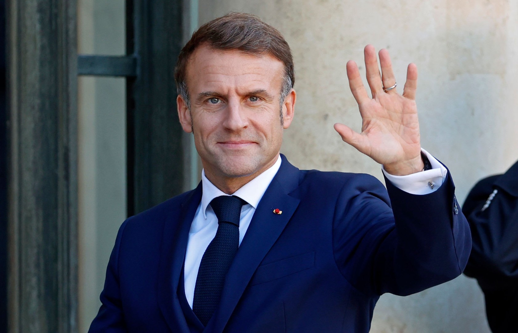 Macron se sutra obraća naciji, krajnja ljevica traži ostavku