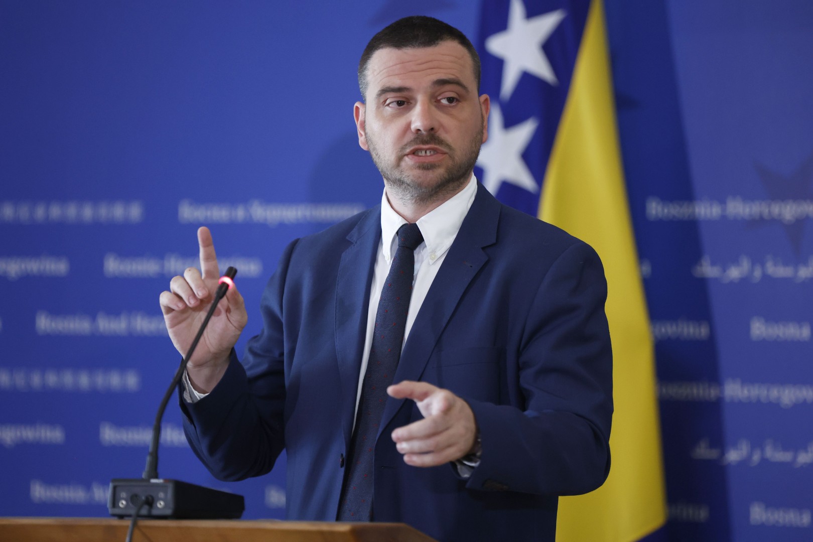 Magazinović: Na tenderima kradu ministri, direktori, službenici ...