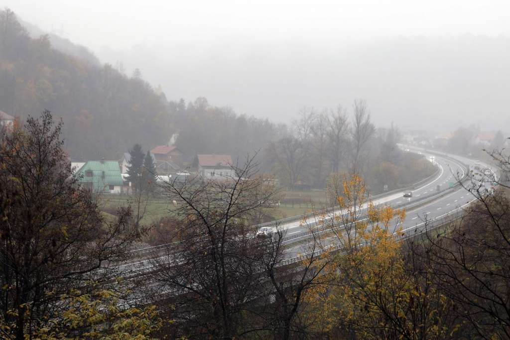 Magla na prijevojima Mlinište i Rostova, vidljivost smanjena na 20 m