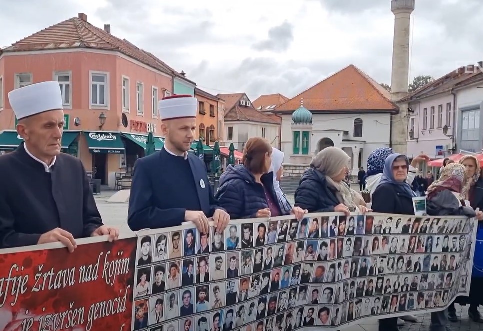 Majke Srebrenice u Tuzli: Ubrzajte potragu za našim nestalima!