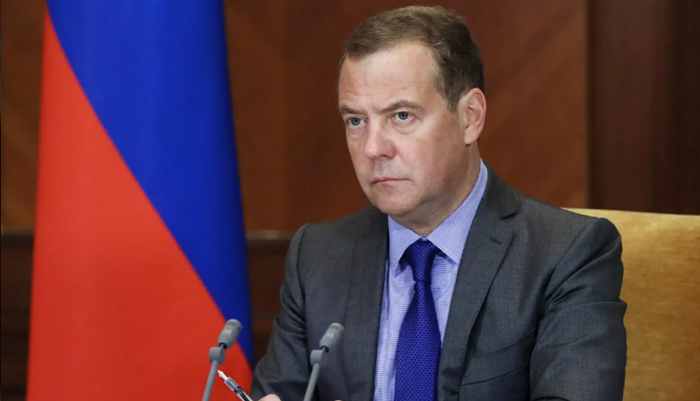 Medvedev: Da kucnem u drvo, šta ako i EU nestane?