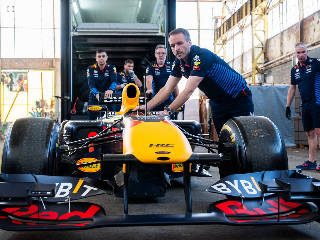 Mehaničari servisirali F1 bolid RB7, spreman je za Red Bull Showrun u Sarajevu