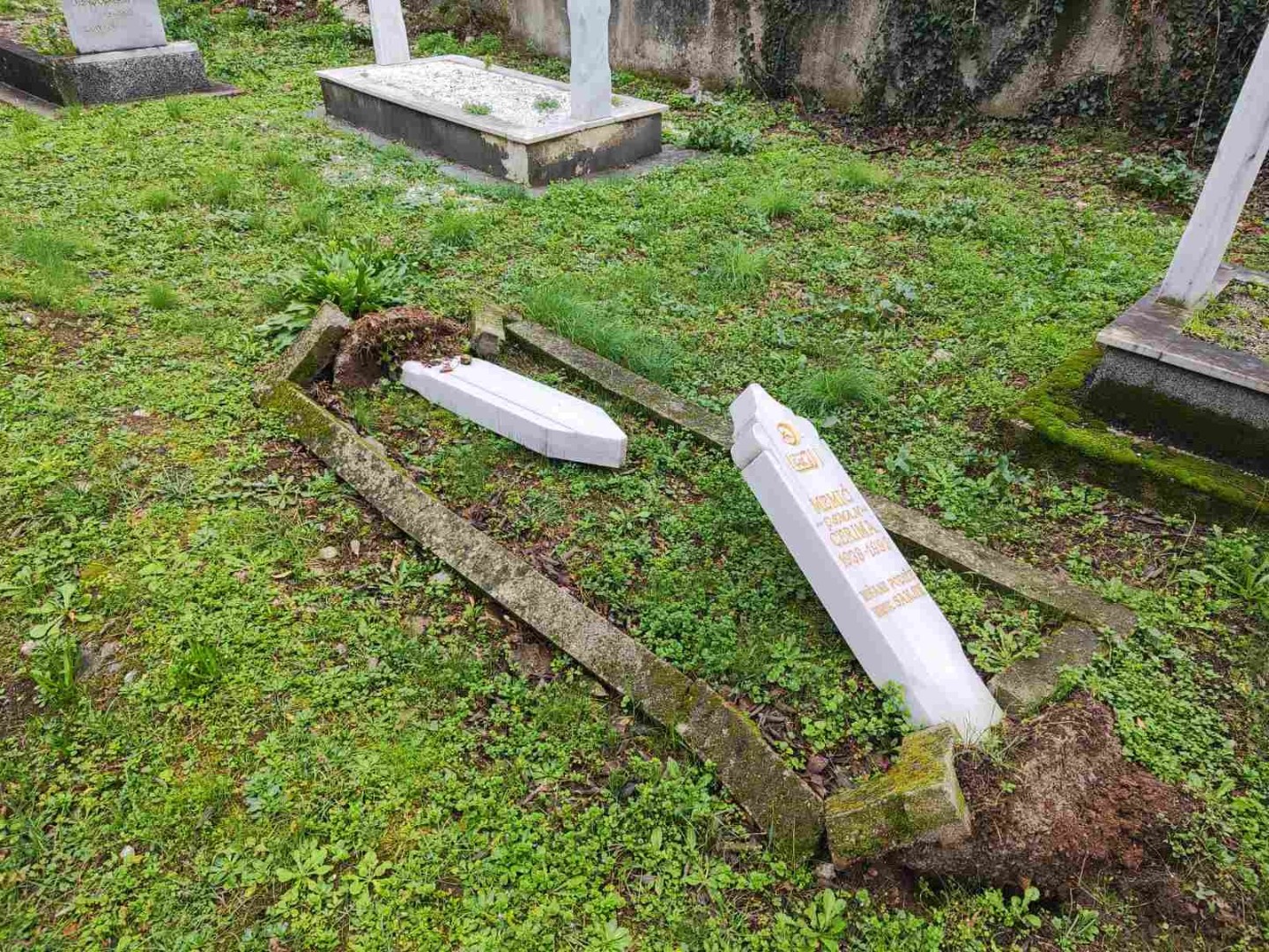 Mezarje u Mostaru na meti vandala, polomljen i iščupan bašluk u haremu Kantarevac