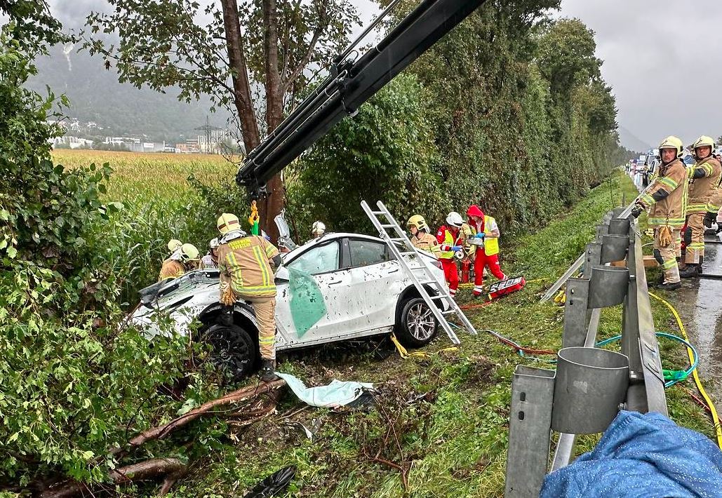 Mladi bračni par iz Cazina poginuo u teškoj saobraćajnoj nesreći u Austriji