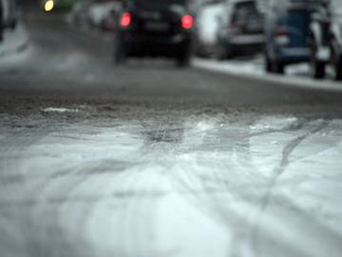 Mokar ili vlažan kolovoz na većini dionica u BiH, oprez zbog poledice i odrona