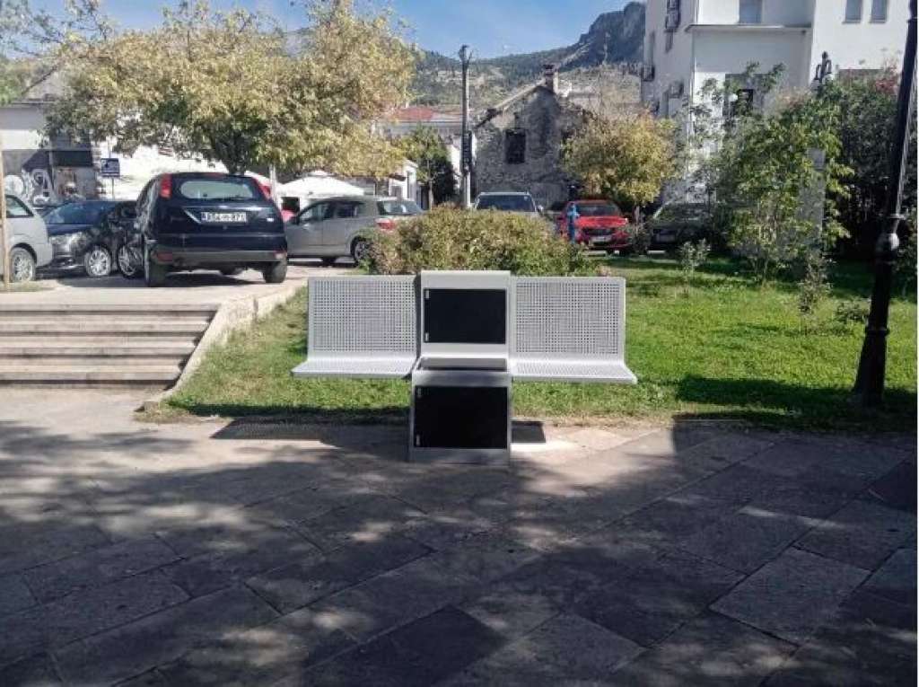 Mostar: Na četiri lokacije postavljene pametne klupe