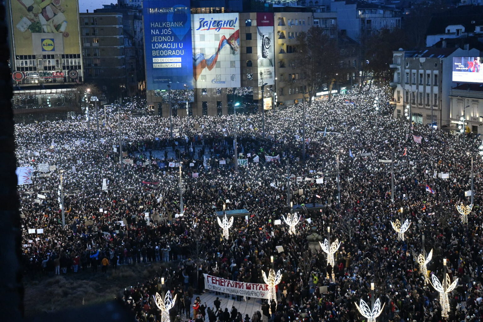 MUP Srbije o protestu Beogradu: Prisustvovalo između 28.000 i 29.000 građana