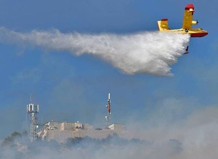 Muškarac dronom ometao kanader dok je gasio vatru, uhapšen je