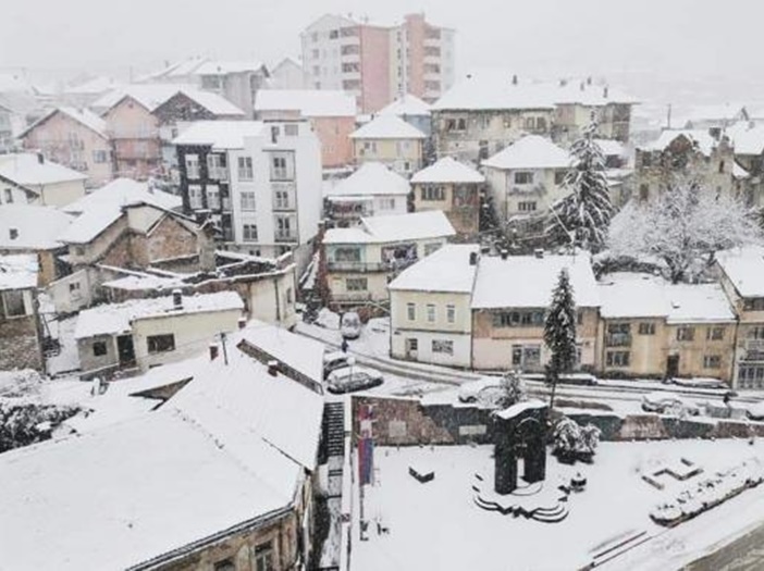 Muškarac poginuo dok je čistio krov u Šekovićima