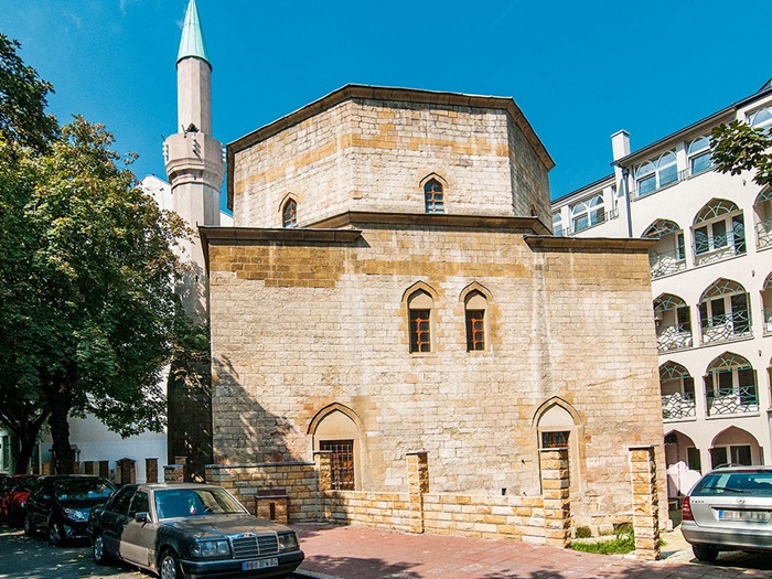 Muškarac u Beogradu uhapšen zbog uznemiravanja vjernika u dvorištu džamije