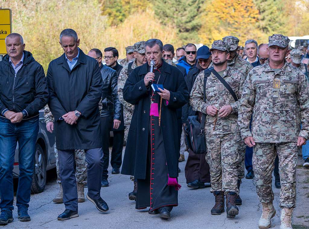 Na Bobovcu održan pohod 'Molitva za Domovinu'