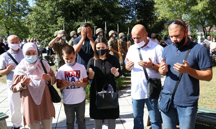 Na mjestu pogibije heroja Ramiza Salčina položeno cvijeće i proučena Fatiha