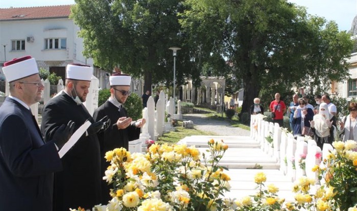 Na mostarskim Šehitlucima proučena dova šehidima