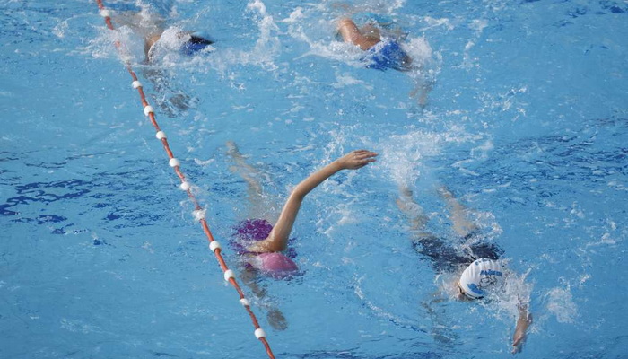 Na Olimpijskom bazenu Otoka ovog ljeta uživaju svi, od najmlađeg uzrasta do treće živote dobi