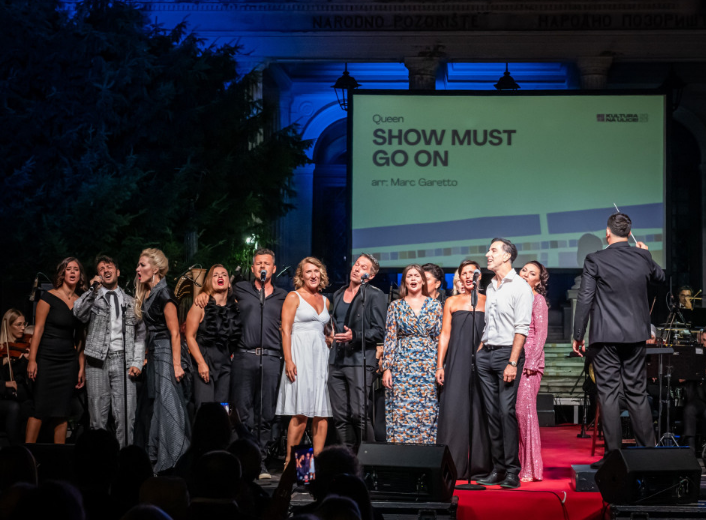 Na pozorišnom Trgu Susan Sontag održan spektakularan koncert 'Glumci pjevaju hitove'