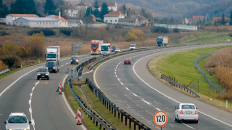 Na putevima u BiH jutros se saobraća po pretežno suhom kolovozu