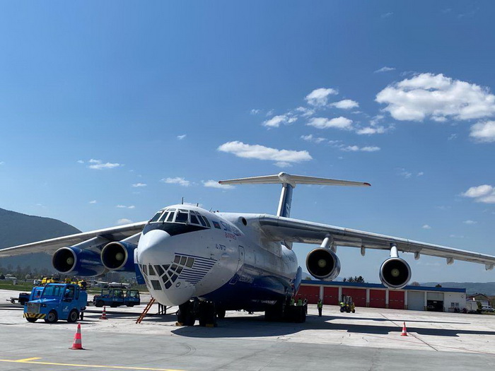 Na sarajevski aerodrom sletio avion sa pomoći Azerbejdžana