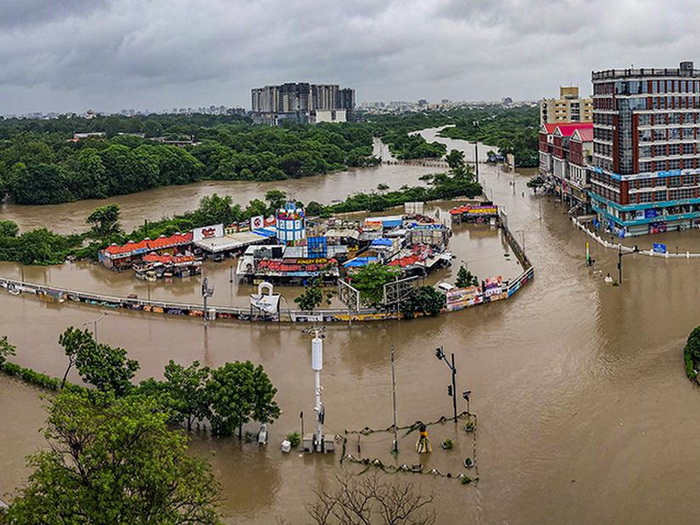 Najmanje 28 ljudi poginulo u monsunskim kišama i poplavama u indijskoj državi Gujarat