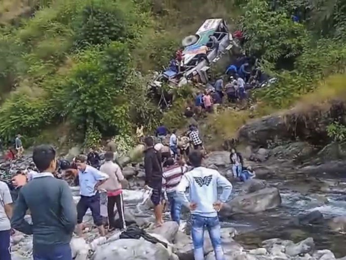 Najmanje 36 poginulih u autobuskoj nesreći u Indiji