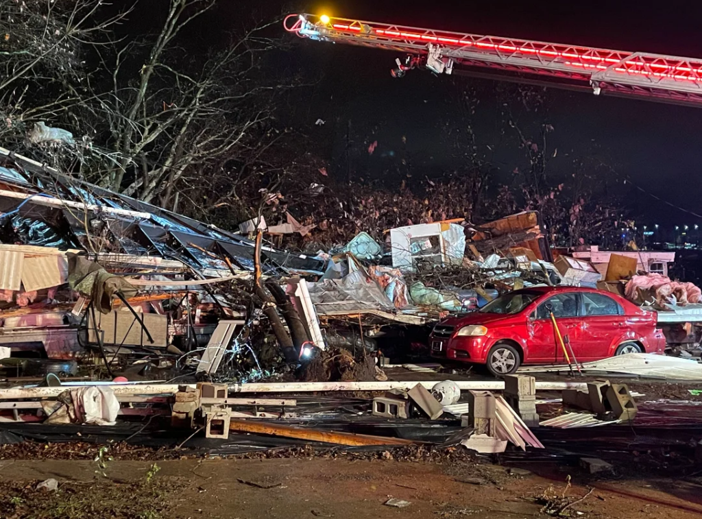 Najmanje šestoro mrtvih, desetine ranjenih u udaru tornada u Tennesseeju