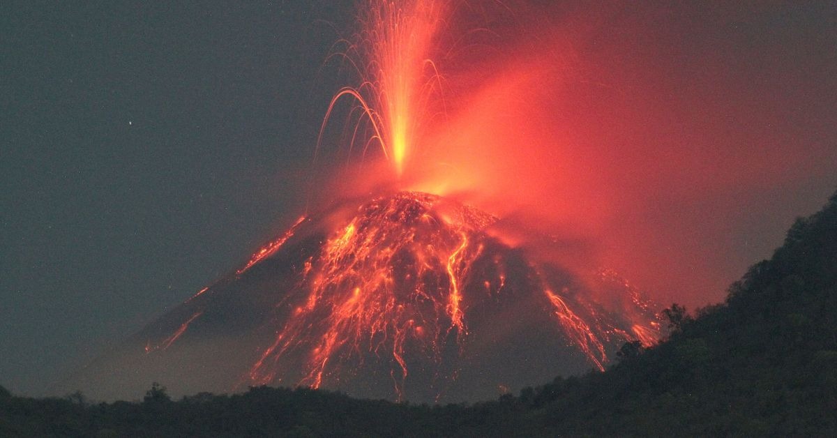 Najviši stepen uzbune u Indoneziji nakon moćne erupcije vulkana Lewotobi