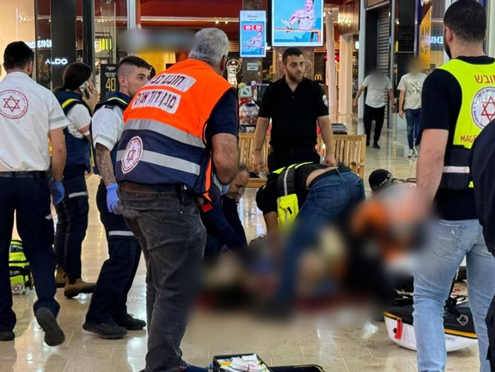 Napad nožem u izraelskom tržnom centru, ranjena dvojica muškaraca