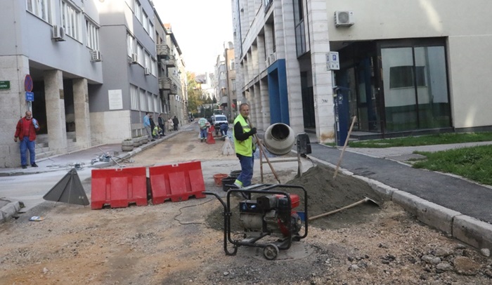 Napreduju radovi na sanaciji saobraćajnice u Ulici Danijela Ozme