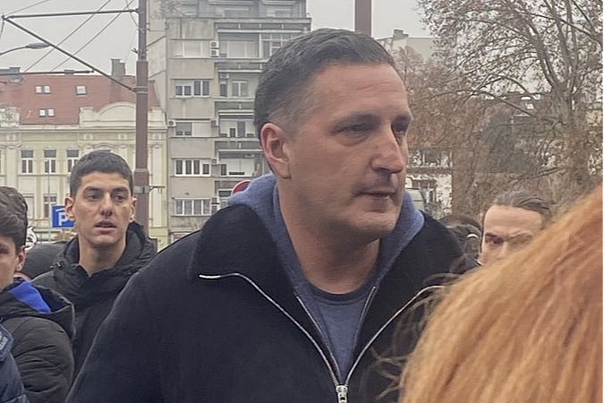 Nedjeljko Elek u centru pažnje: Sukob sa studentima tokom protesta u Beogradu