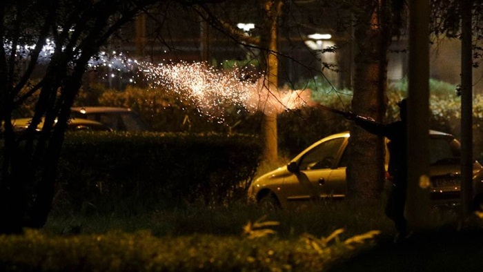 Nemiri u predgrađima Pariza, sukobi mladića i policije