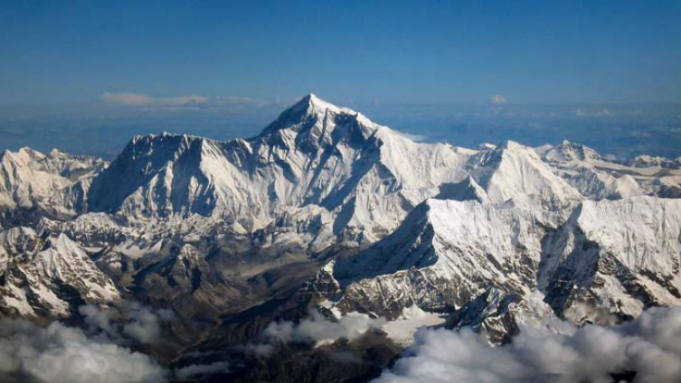 Nepal zabranio uspon na Mount Everest 